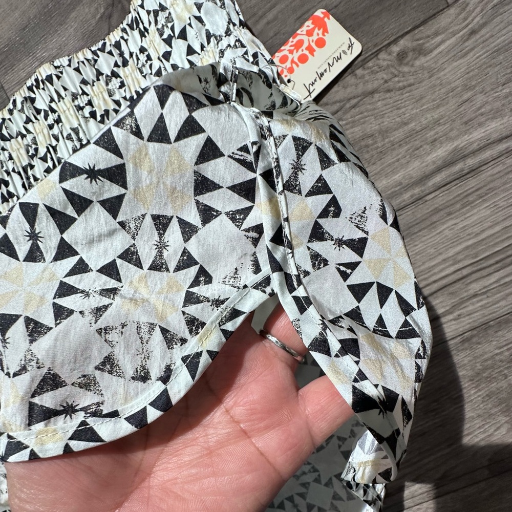 Free People. FP Movement Shorts "The Way Home" – Geometric Print.size L - Picture 14 of 17